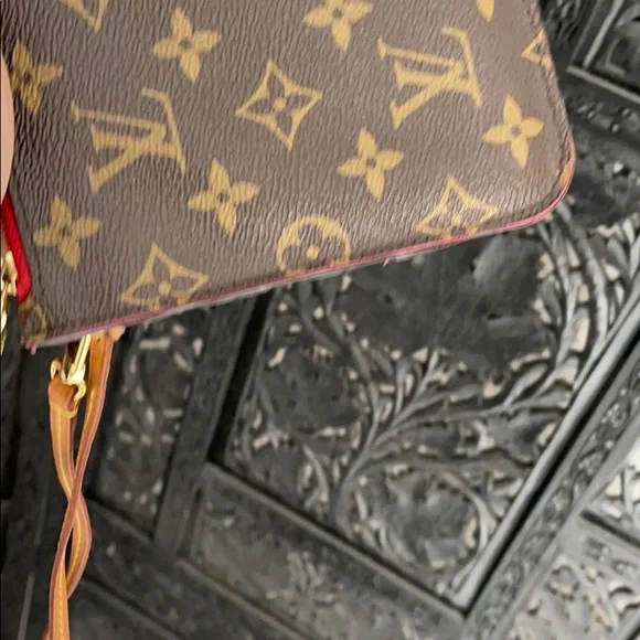 Louis Vuitton Neverfull Monogrom Clutch - Picture 4 of 10